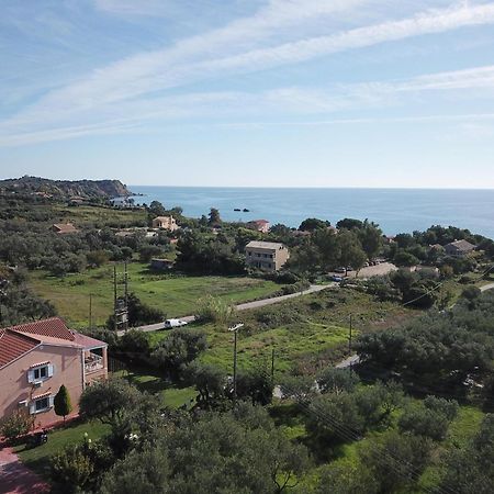 Maria Apartment Agios Matthaios  Exterior photo