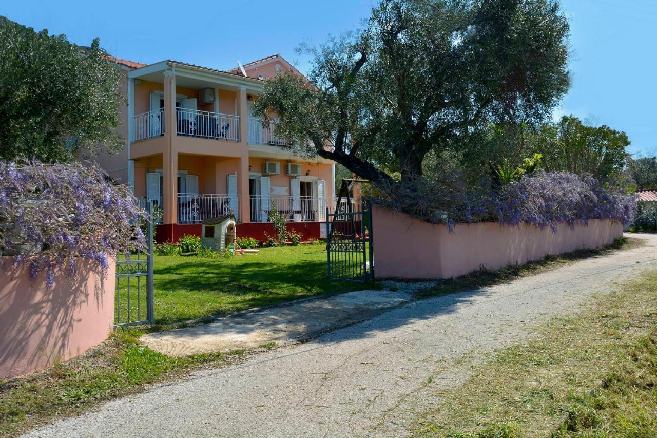 Maria Apartment Agios Matthaios  Exterior photo